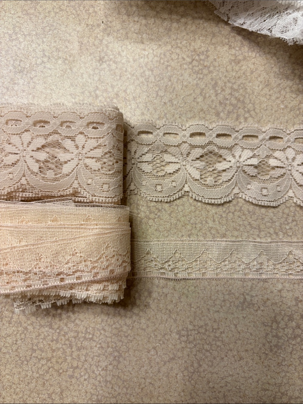 Multiple Lace Samples- Perfect For Crafters - Picture 4 of 9